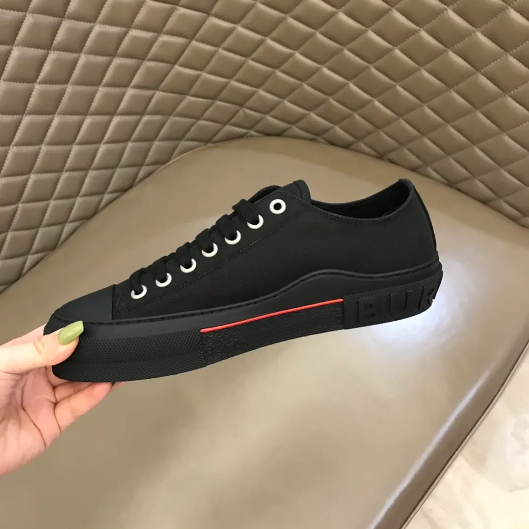 p400 "Burberr*" men's classic low-top sneakers, reinterpreted in Vintage check cotton material and decorated with a new brand logo. First-layer sheepskin lining, embossed Burberry logo on the heel, and original TPU outsole! Size: 38-44 No. 068